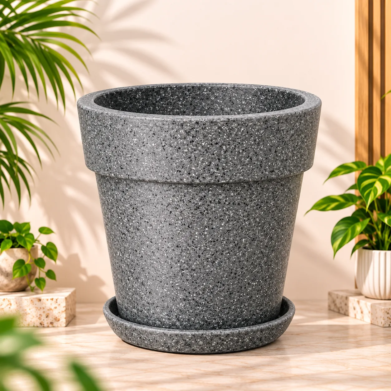 Maxxi planter with tray - 5" (16.5 × 16.5 × 15.5 cm)