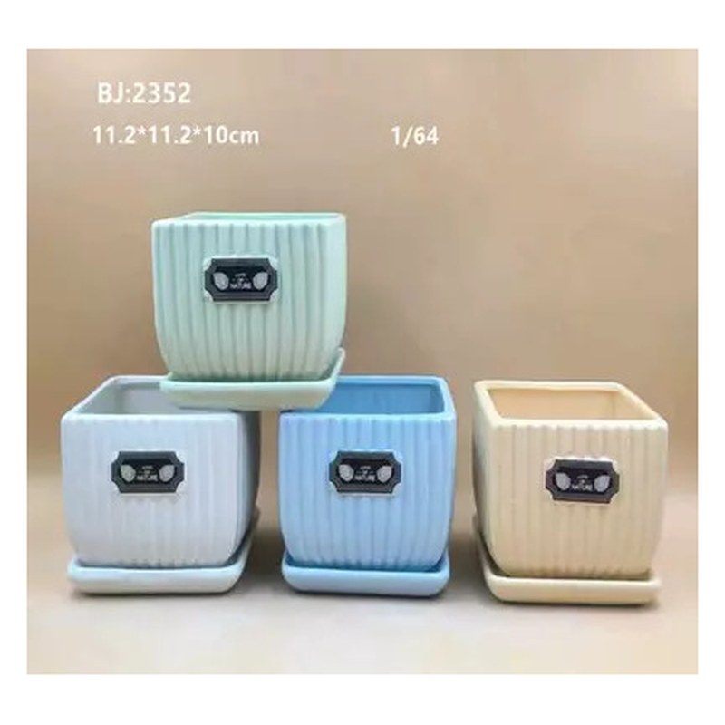 Square ribbed ceramic pot with saucer