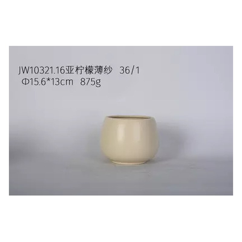 Rounded ceramic pot, cream