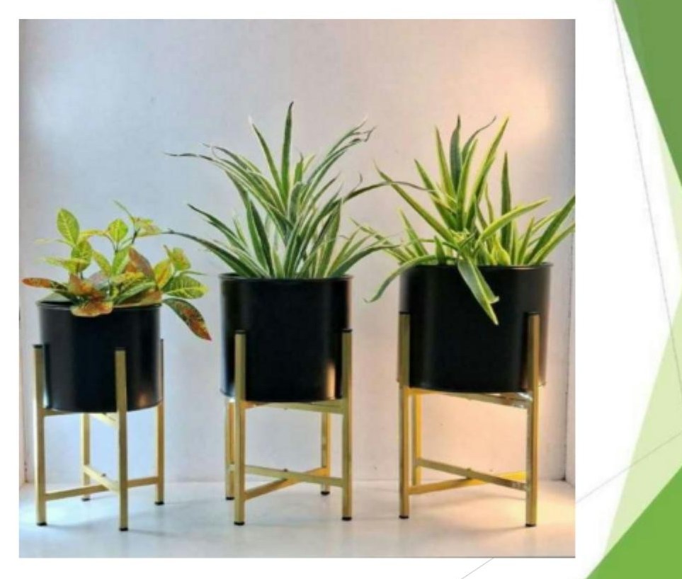 Metal black pot with gold stand 1220C