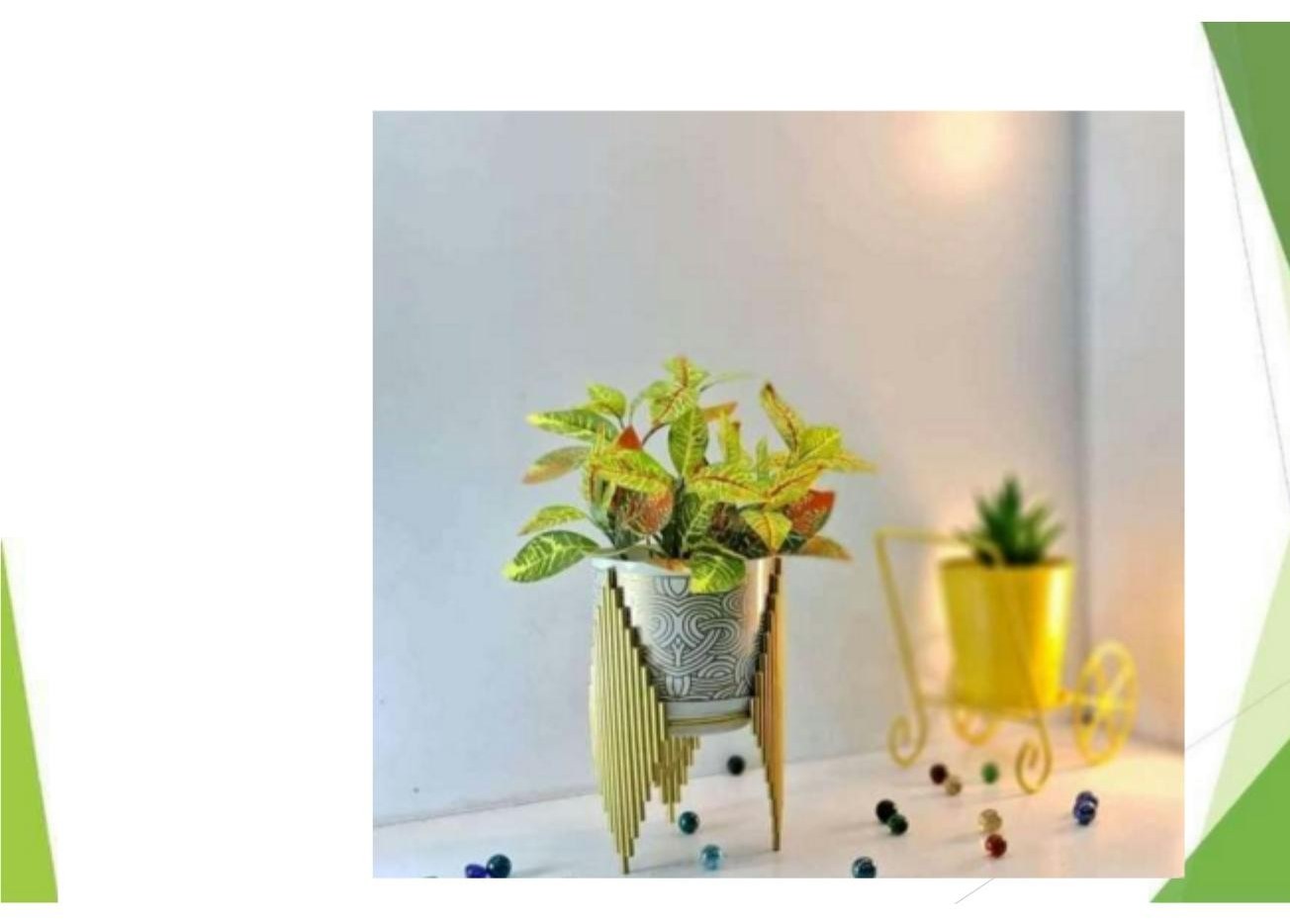 Metal pot with gold stand 1234G