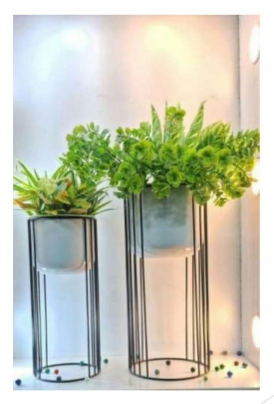 Metal stand with pot 1244C