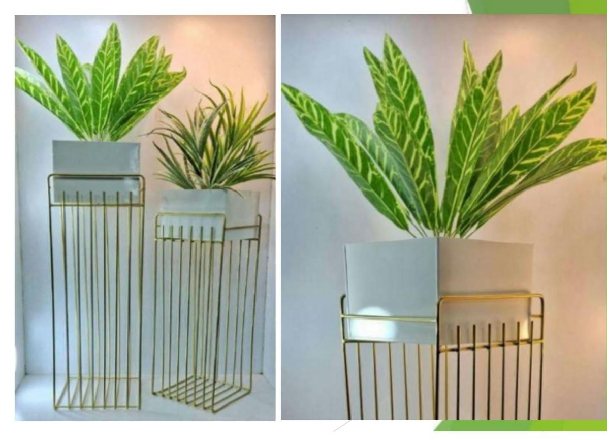 Metal stand with pot 1245B