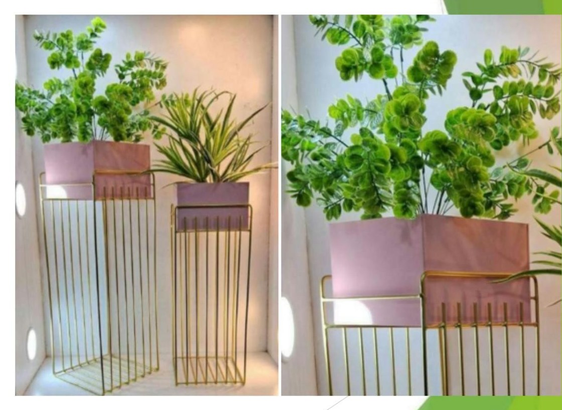 Metal stand with pot 1245C
