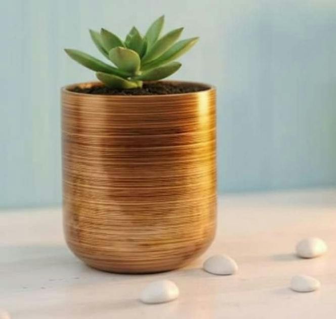 Metal pot with gold finish 1202C