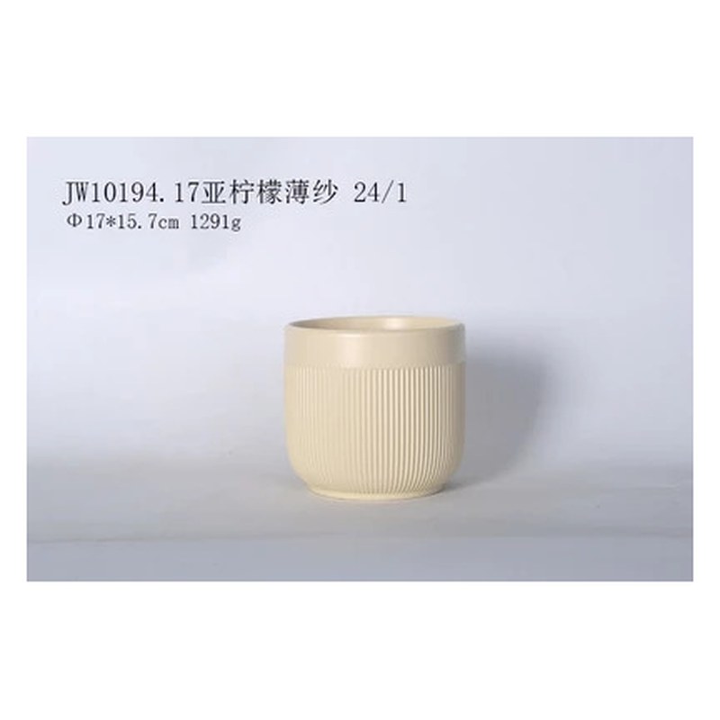 Ribbed ceramic pot, cream