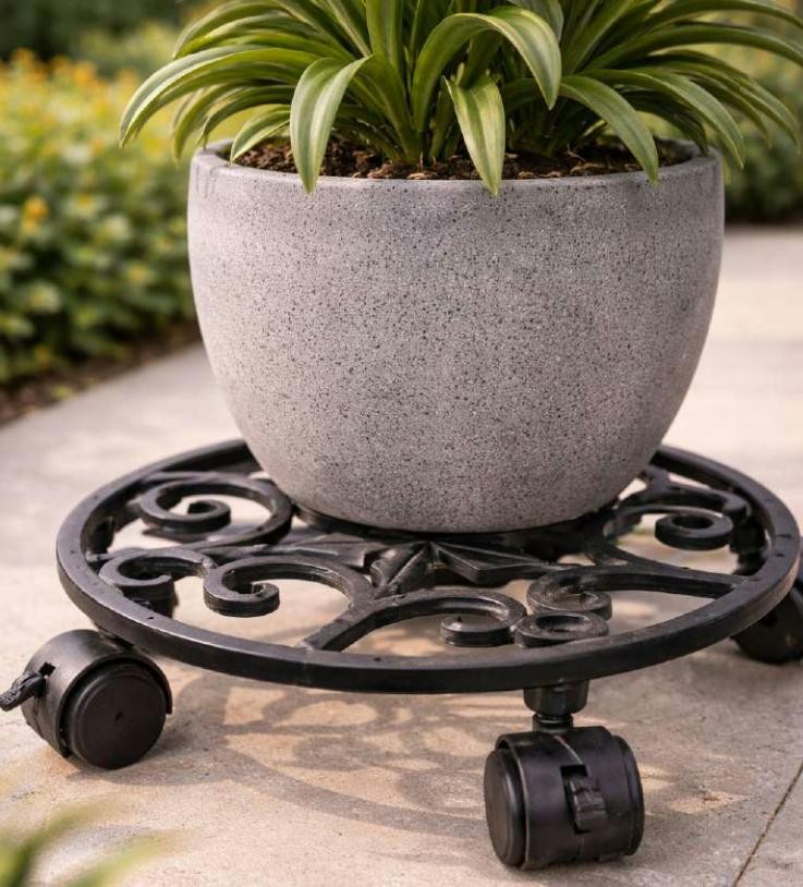 Cast aluminium only plant stand with moving wheel 1713