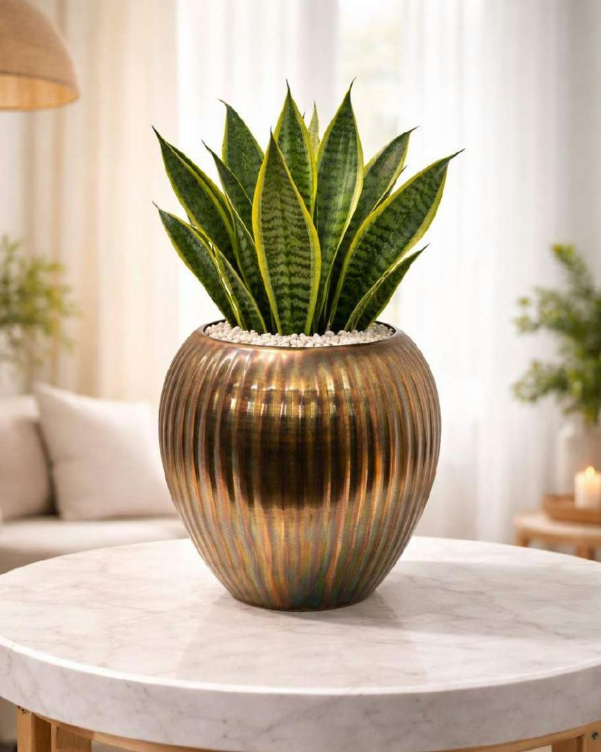 Metal vase pot in antique 1741, image 2 of 2