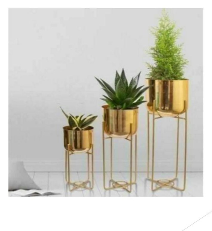 Golden pot withgolden stand 1000